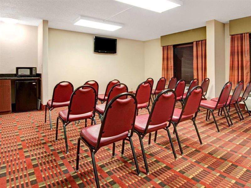 Baymont By Wyndham Nashville Airport Extérieur photo