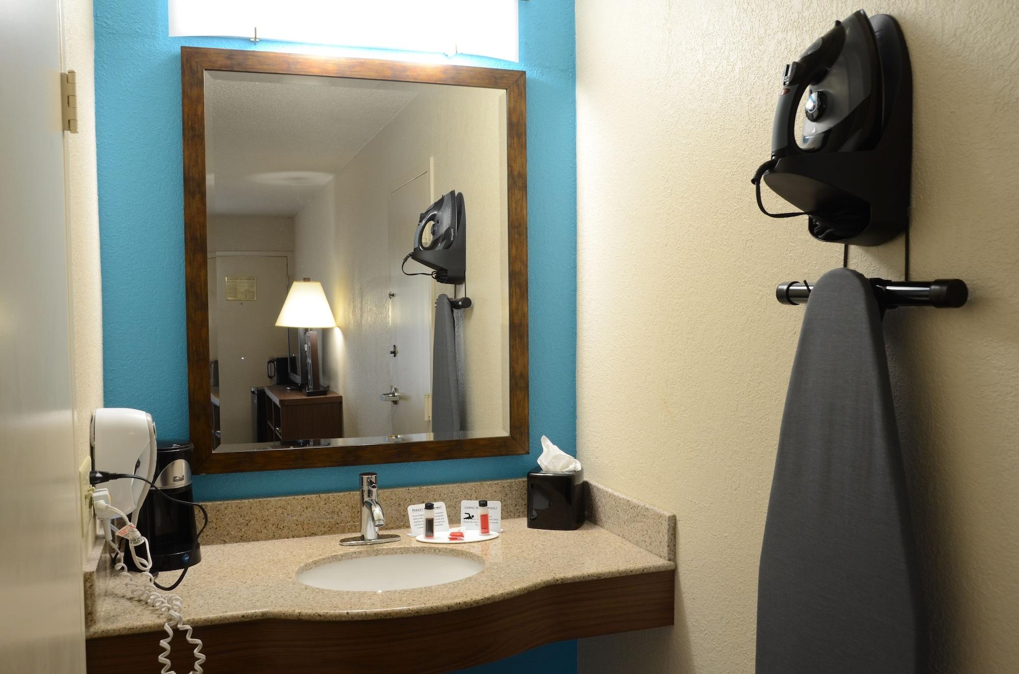 Baymont By Wyndham Nashville Airport Extérieur photo