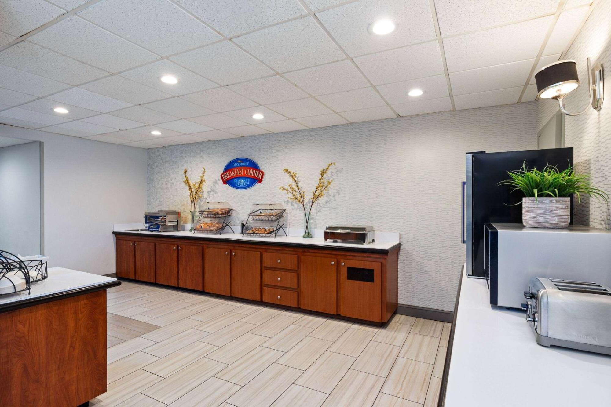 Baymont By Wyndham Nashville Airport Extérieur photo