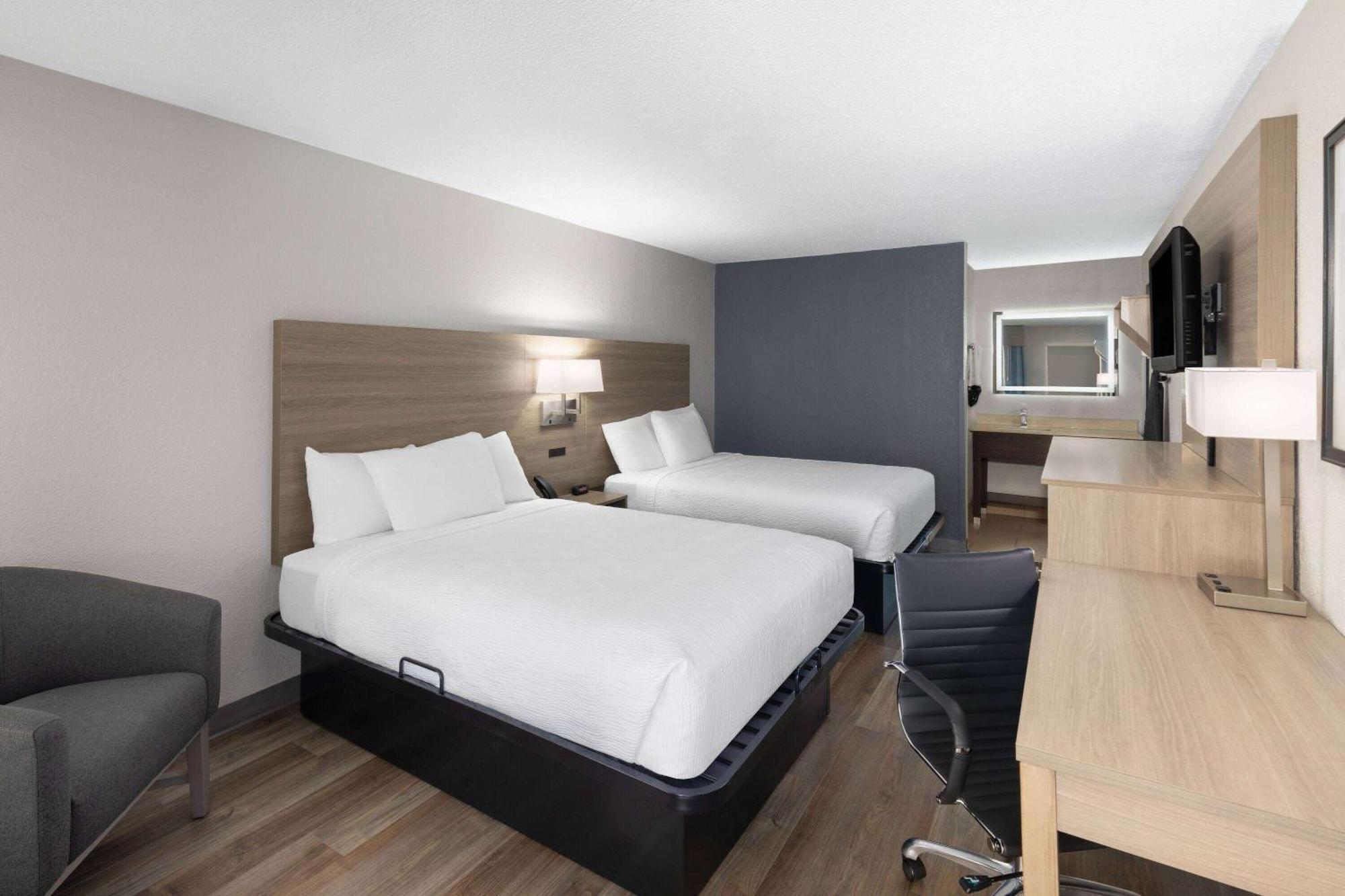 Baymont By Wyndham Nashville Airport Extérieur photo