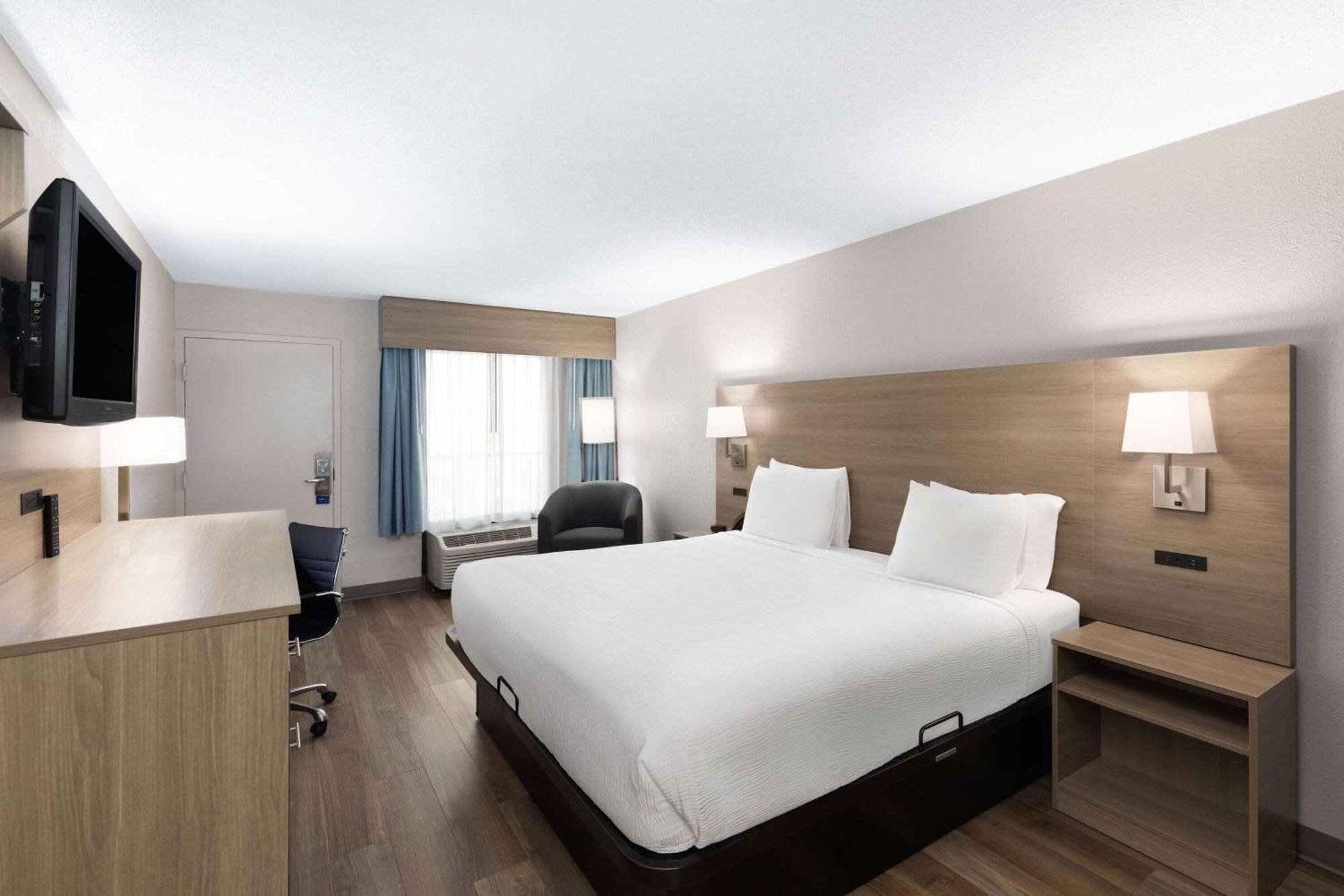 Baymont By Wyndham Nashville Airport Extérieur photo