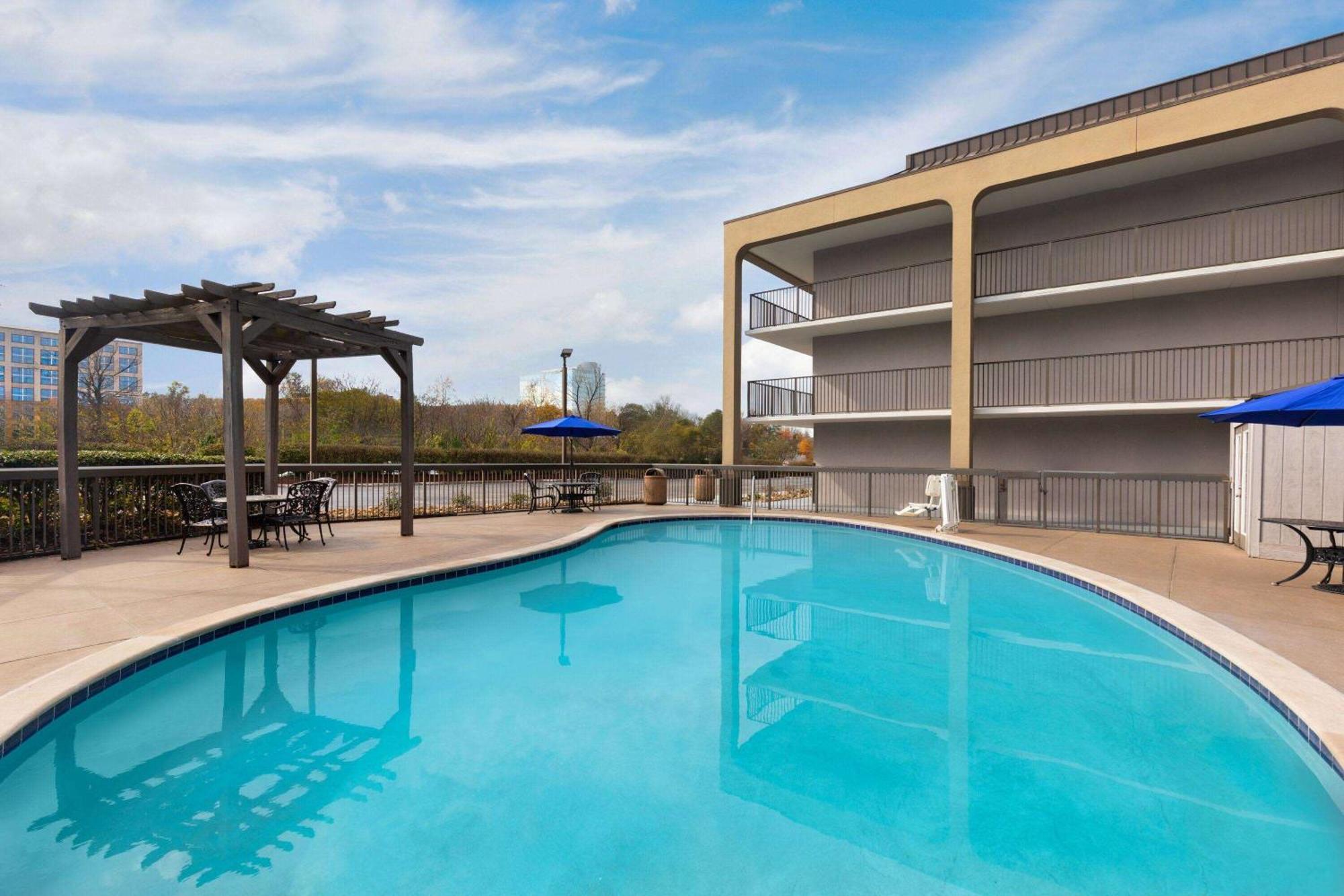 Baymont By Wyndham Nashville Airport Extérieur photo