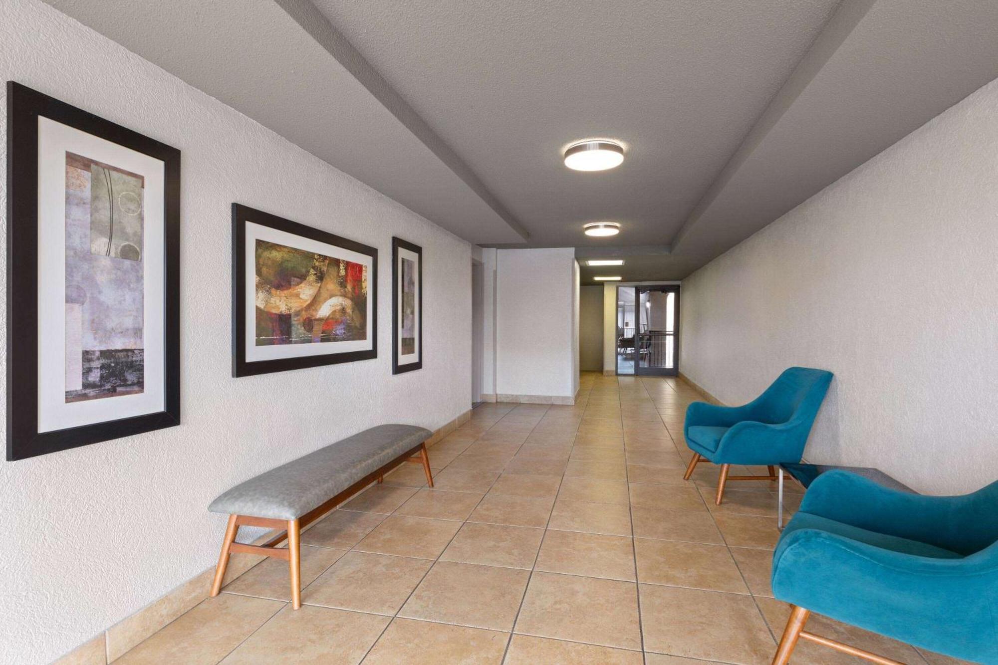 Baymont By Wyndham Nashville Airport Extérieur photo