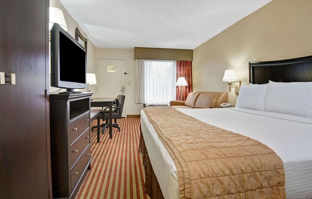 Baymont By Wyndham Nashville Airport Extérieur photo